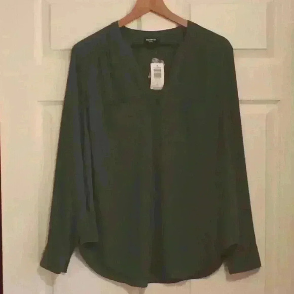 NWT Torrid Brand Harper Top Size L Green Split Neck Flowy - Picture 1 of 9